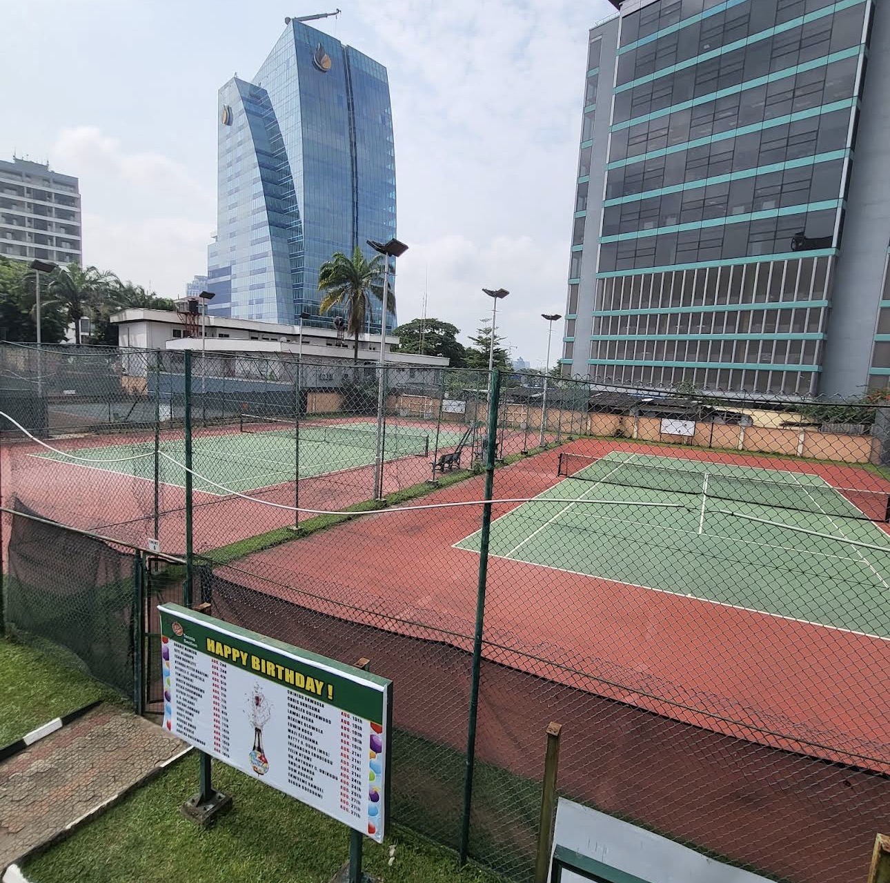 Monaliza Tennis Club seating